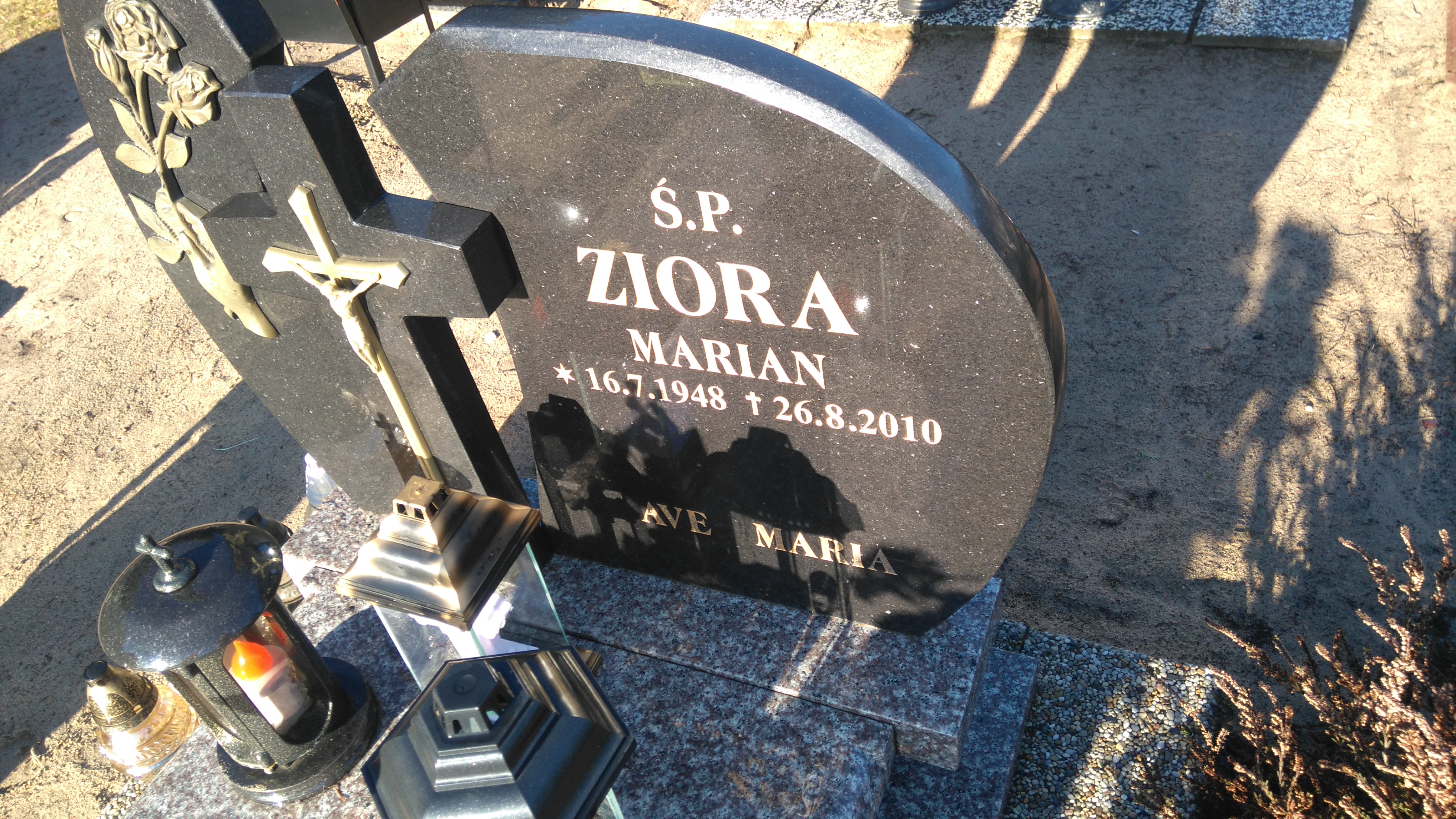 Grób Marian Ziora